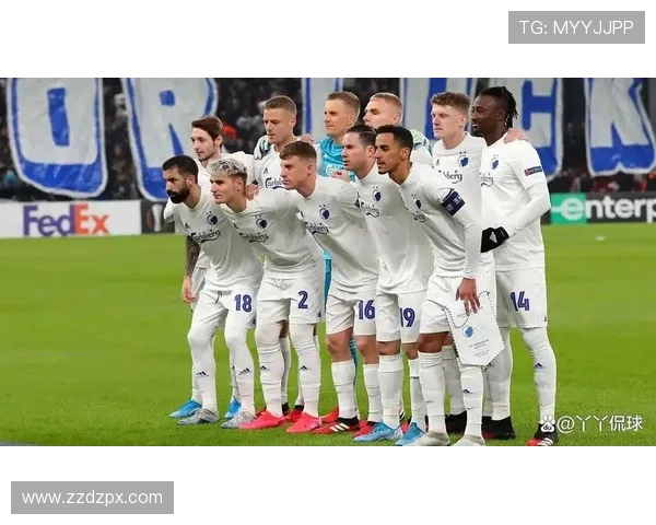 国际足球赛事激烈角逐 全球顶级球员纷纷亮相 决赛之夜悬念重重